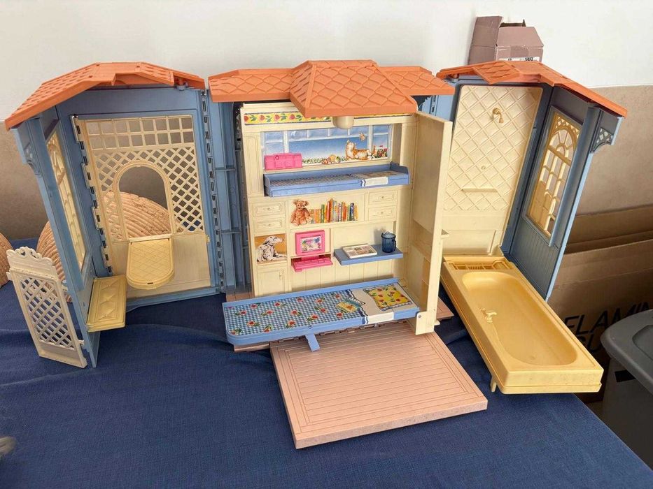 Casa da Barbie Azul, em bom estado
