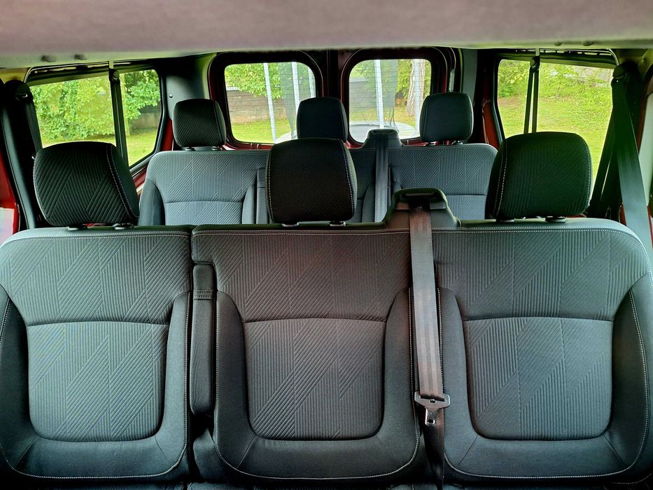 Nowy Renault Trafic LONG 9 osobowy - Wynajem busów Narty Wakacje 2026