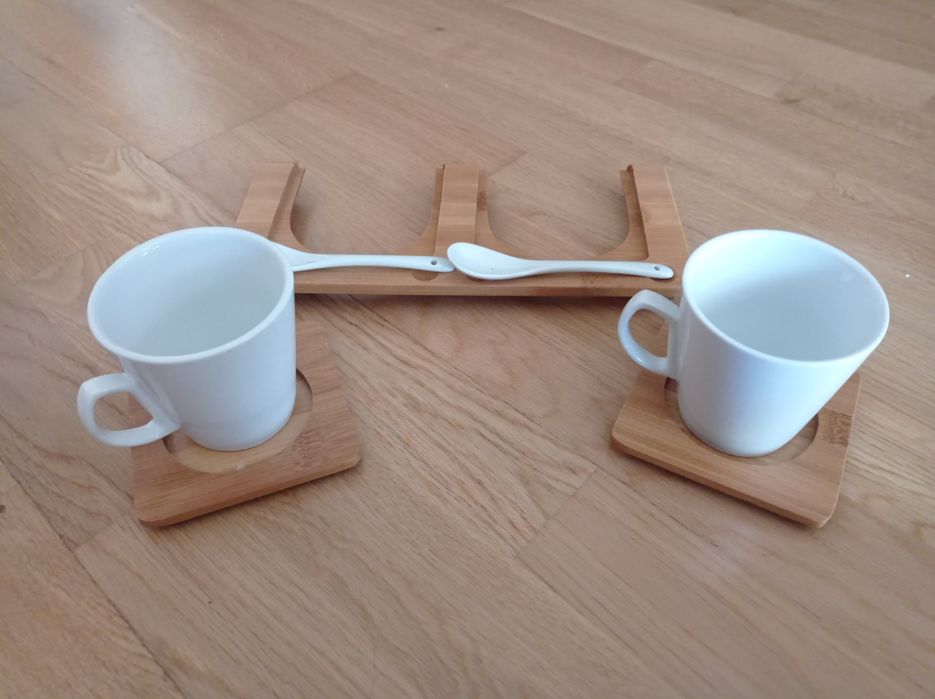 Conjunto de chávenas com suporte