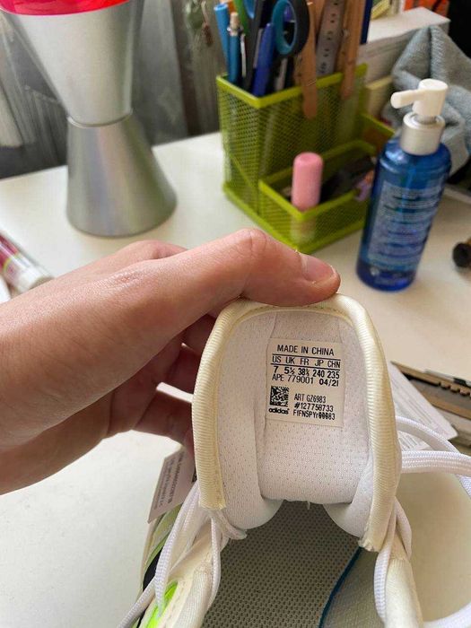 Жіночі кросівки Adidas Originals Zentic W: 2 300 грн. - Кроссовки