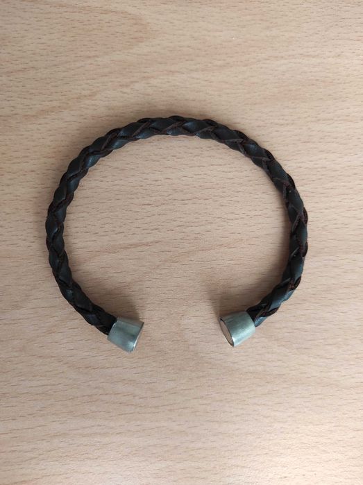 Pulseira em Couro Castanho – Novo