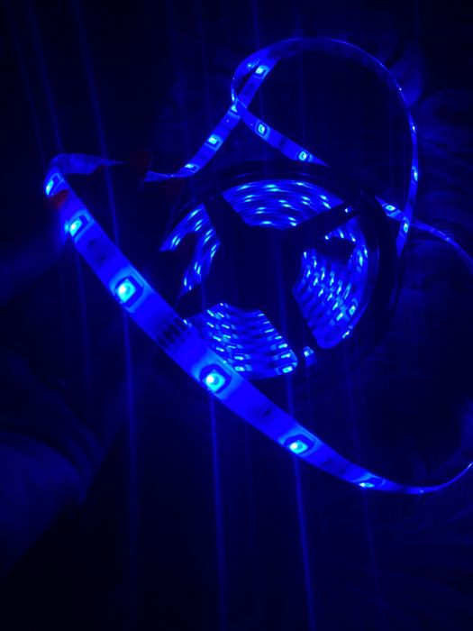 LeD стрічка 5 м з пультом працює від юсб USB
