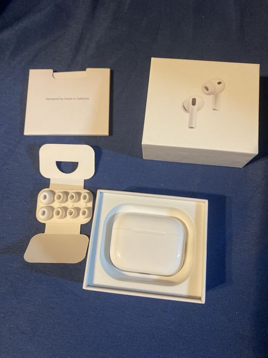 Apple AirPods 3. generacji – białe słuchawki + pudełko