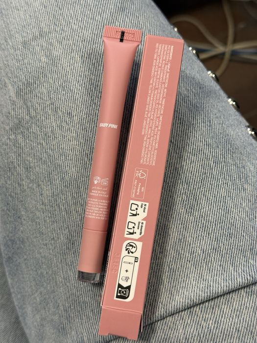 Huda beauty liquid matte mousse baby pink
