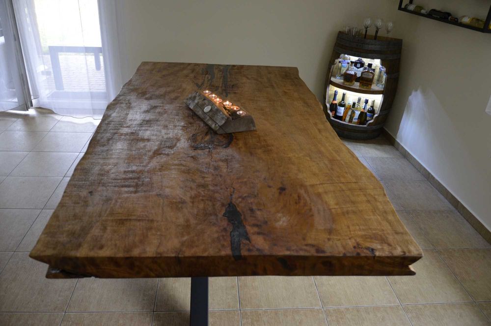 Stół dębowy z jesionu klonu blat drewniany monolit metalową nogą