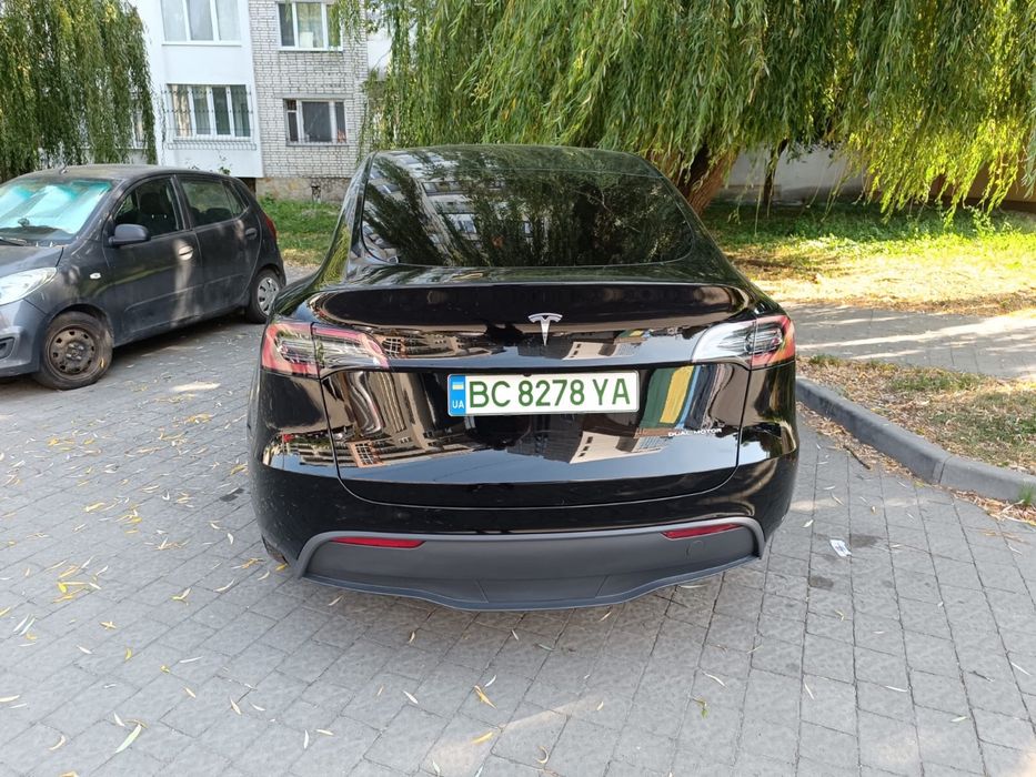 Tesla Y 2023 ПРОДАМ