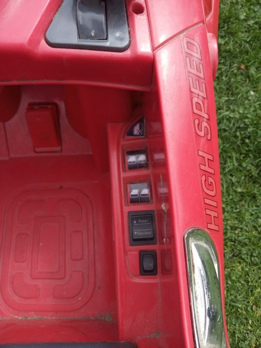 Samochód dziecięcy na akumulator czerwony