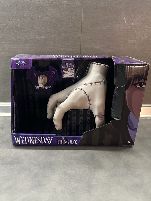 Рука на радіокеруванні Wednesday. Іграшка для поціновувачів:)