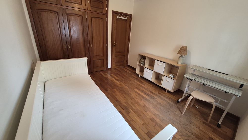 Quarto 5 minutos da Praia da Parede