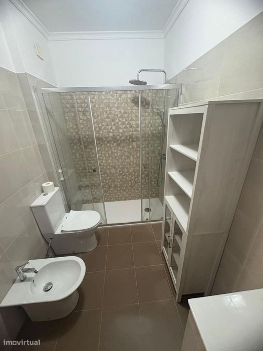 T2 à venda na Rinchoa com 2 varandas e 2 WC