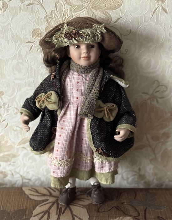 Лялька сувенірна  40 см