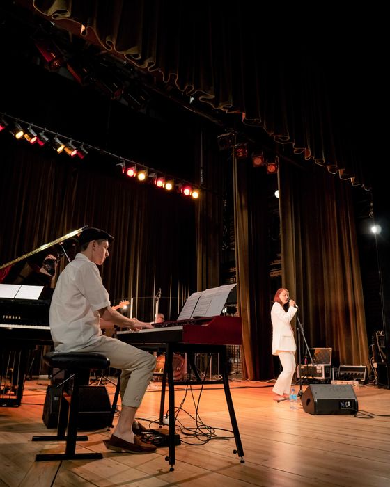 Lekcje pianina dla początkujących i zaawansowanych – od podstaw gry, przez klasykę i muzykę rozrywkową, po jazz i improwizację