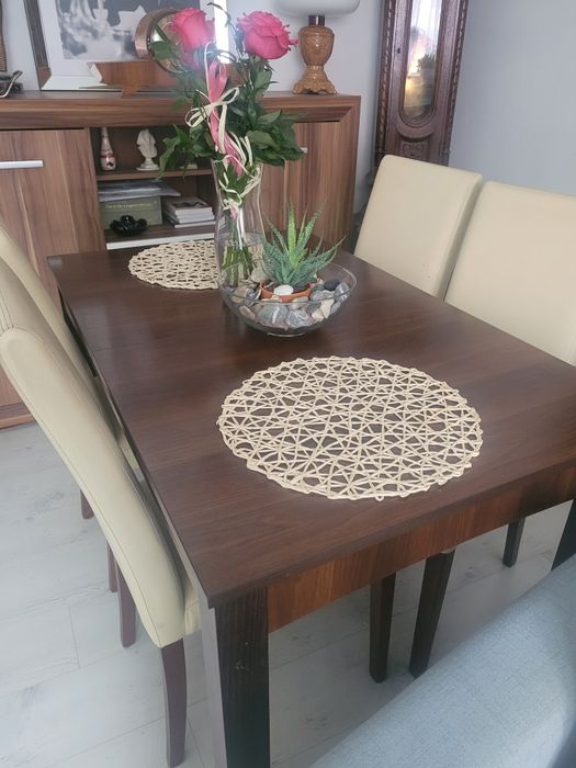 Stół rozkładany plus 4 krzesła