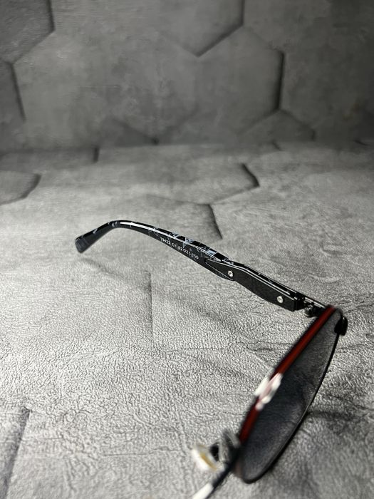 Солнцезащитные очки Prada