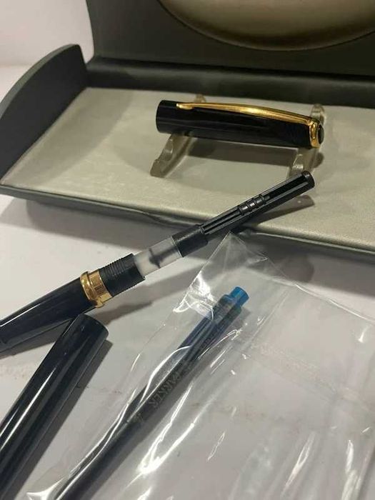 Caneta tinta permanente fountain banhada a ouro ~ Parker