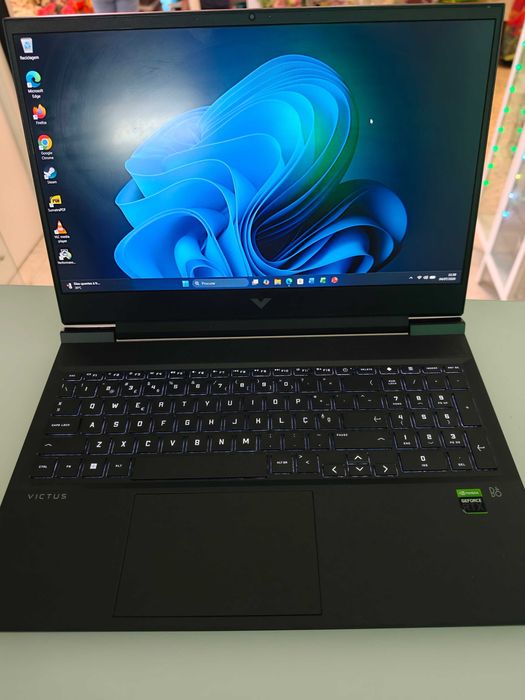 HP Victus 16" 12GB RAM + RTX 3050 + Ryzen 5 5600H