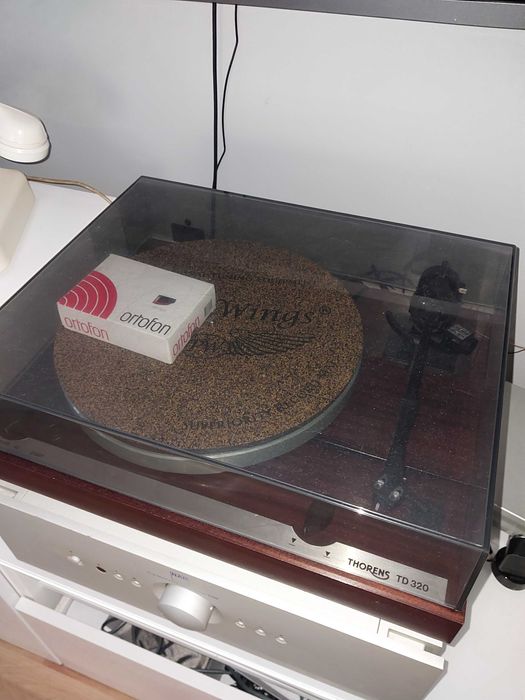 Gramofon Thorens TD 320