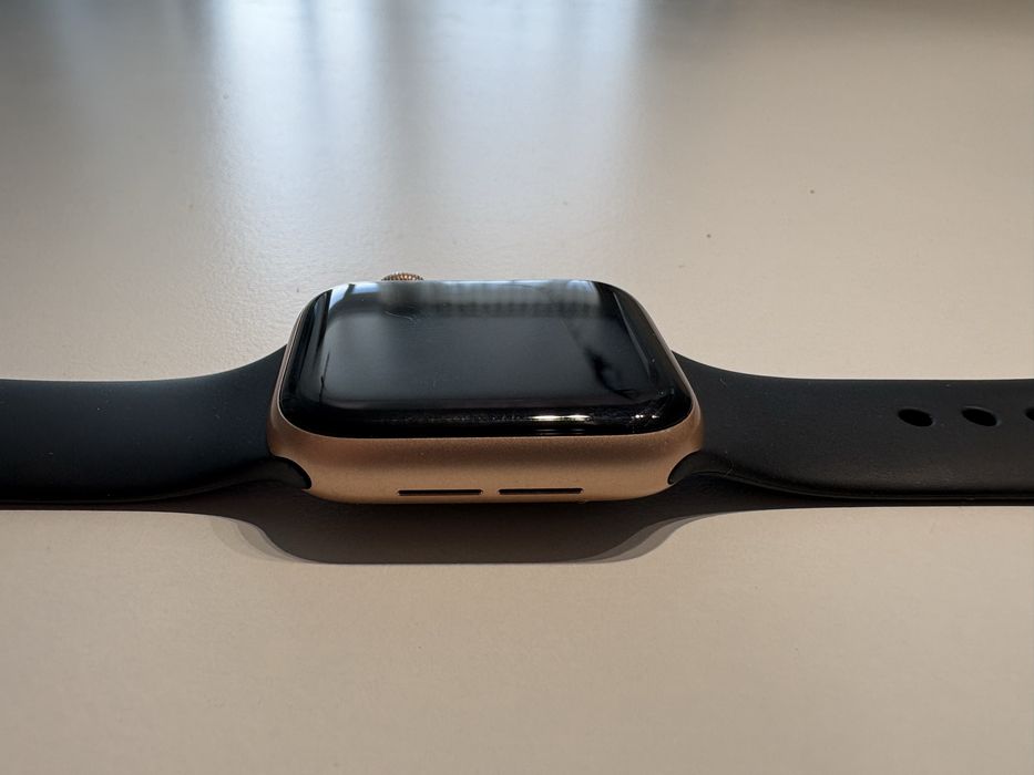 Золоті Apple Watch SE 2 40mm Gold Rose Cellular eSIM