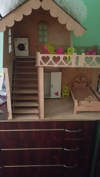 Продам ляльковий будиночок