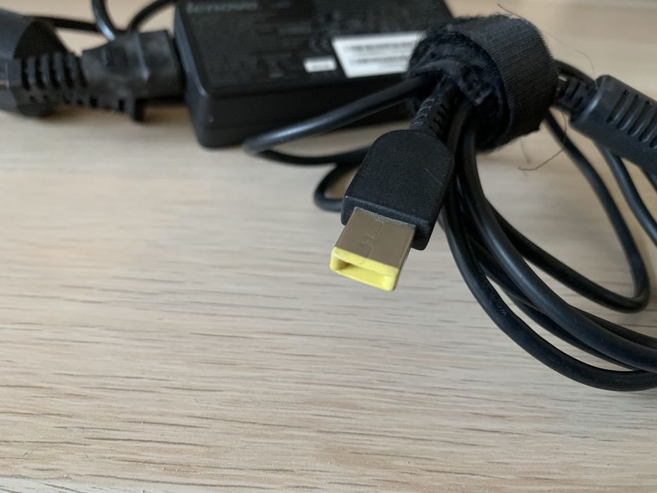 Carregador de portátil Lenovo 65 watts