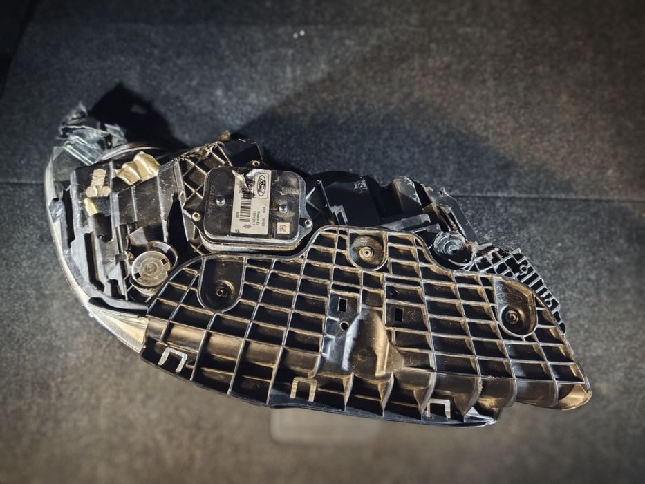 Lampa L. Ford Kuga MK4 Lift