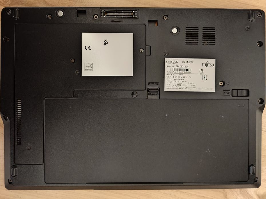 Fujitsu Lifebook E548 I5-8250U 8/256 ddr4