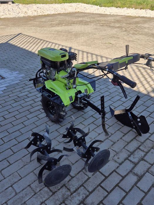 Motoenxada Vito, gasolina, transmissão direta 7cv