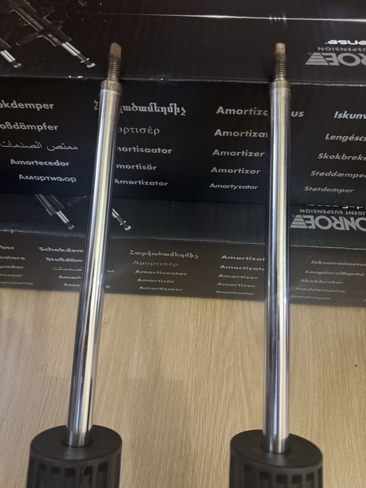 Задні стійки Skoda superb 3 2.0