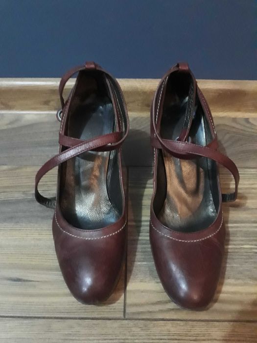 Buty skórzane na obcasie rozmiar 37
