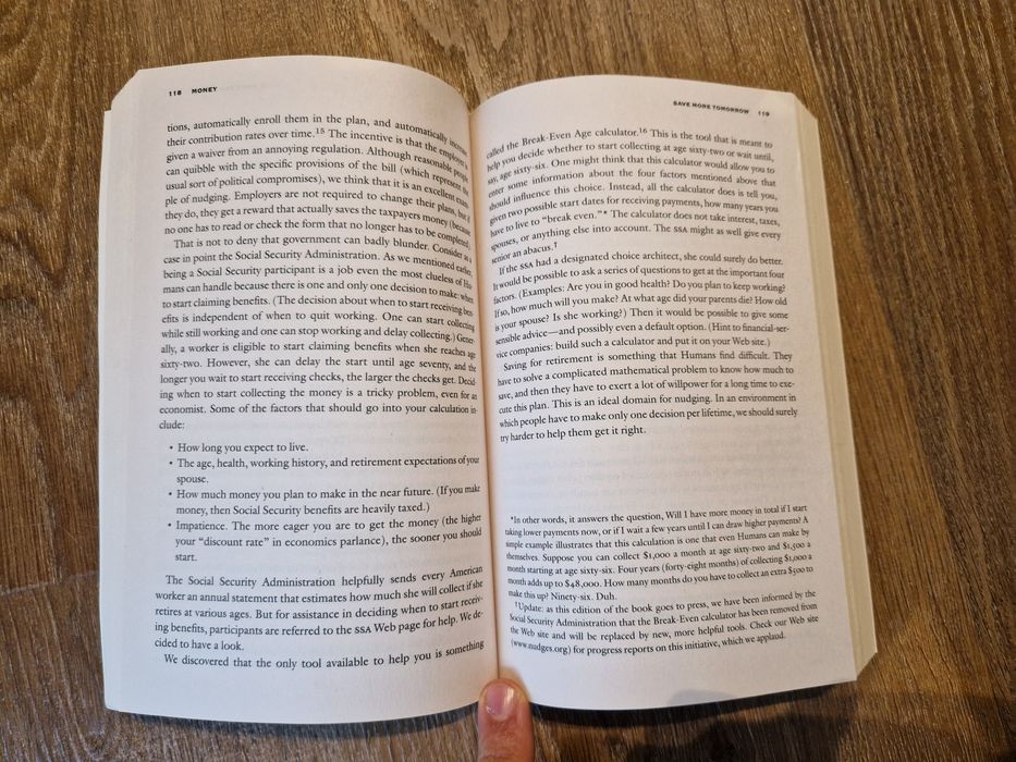 Nudge by Richard H. Thaler & Cass R. Sunstein (English)
