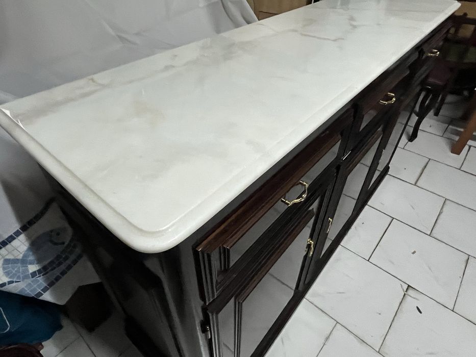 Aparador com espelho