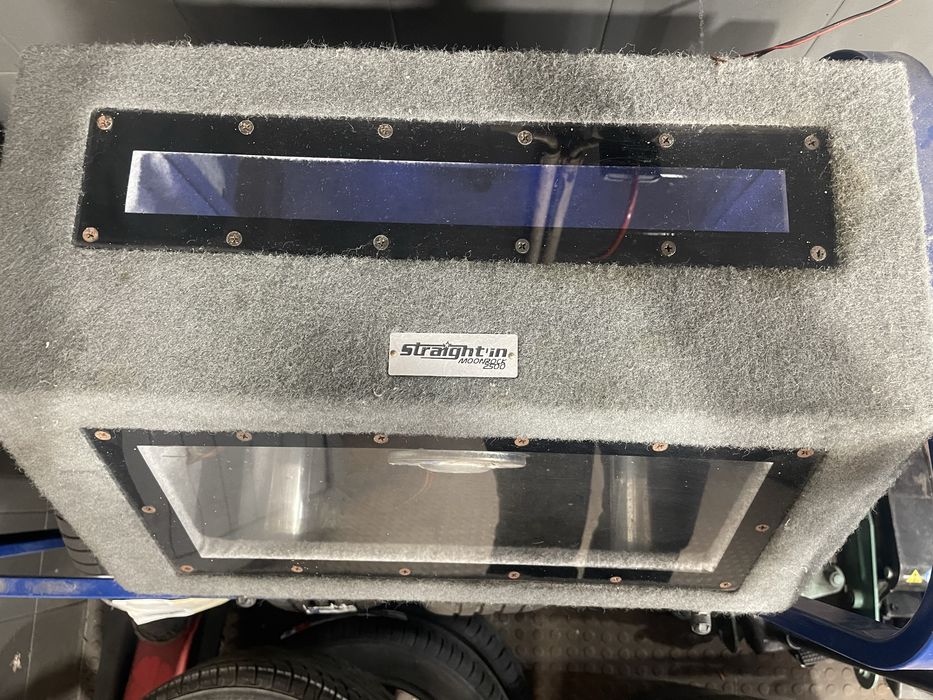 Subwoofer com luzes interiores