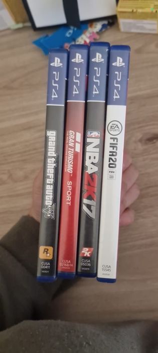 PlayStation 4 Slim + acessórios