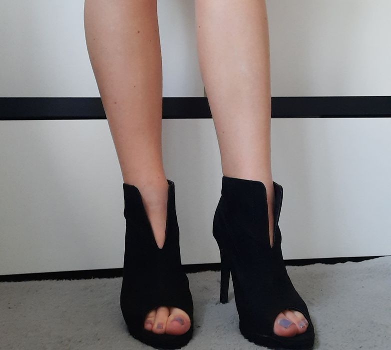 Botki z odkrytymi palcami