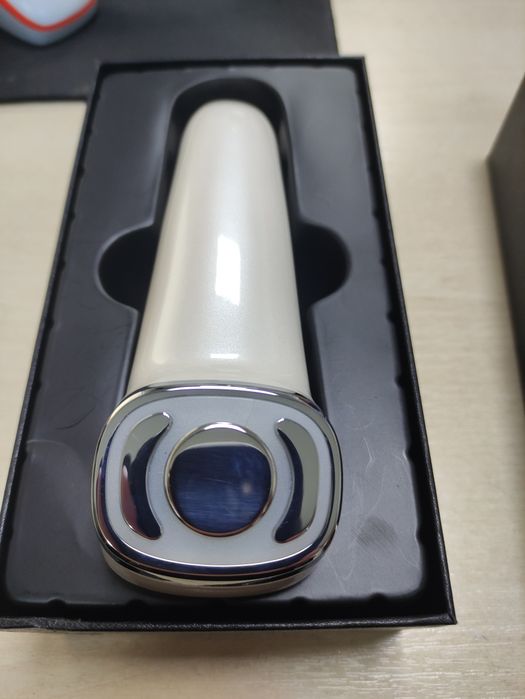 Массажер для Подтяжки кожи лица С ФУНКЦИЯМИ RF, EMS И LED-ТЕРАПИИ