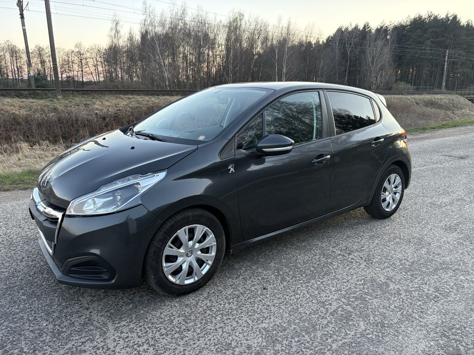 Peugeot 208. 1,6 hdi.  Klima tempomat