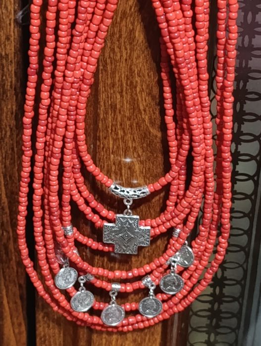 Буси, намисто до вишиванки, кораловi