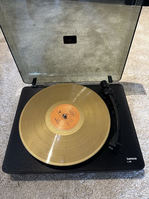 Gira-discos Lenco L-30 preto