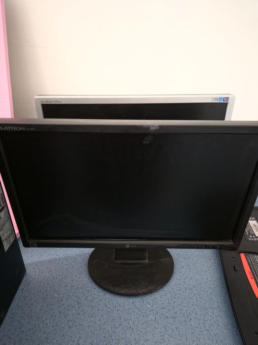 LCD Computer Monitors – Various Brands446683122458972161