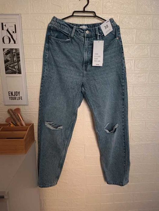 Damskie spodnie jeansowe mom fit M, nowe
