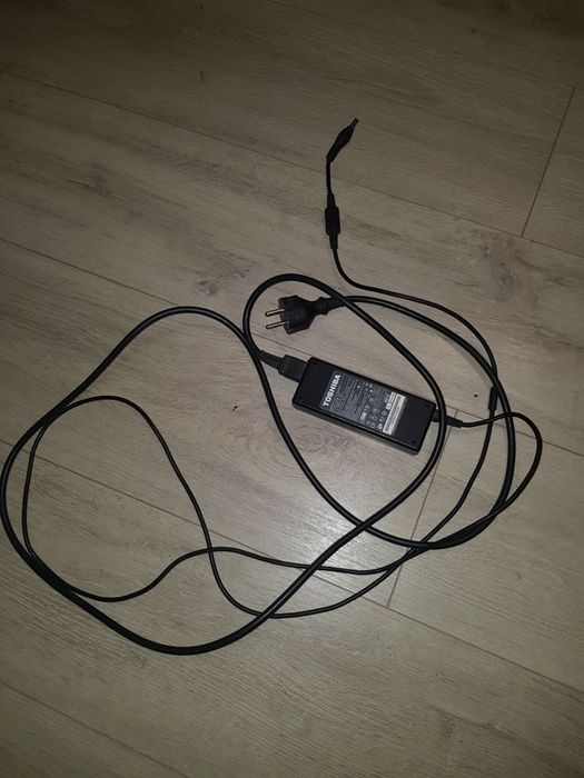 Блок питания на ноутбук