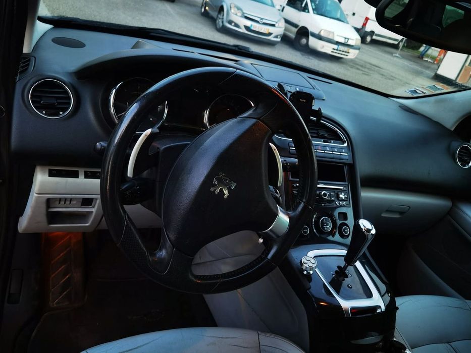Peugeot 5008, 2013року