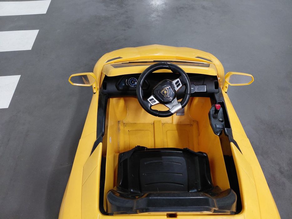 Carro elétrico para criança LAMBORGHINI