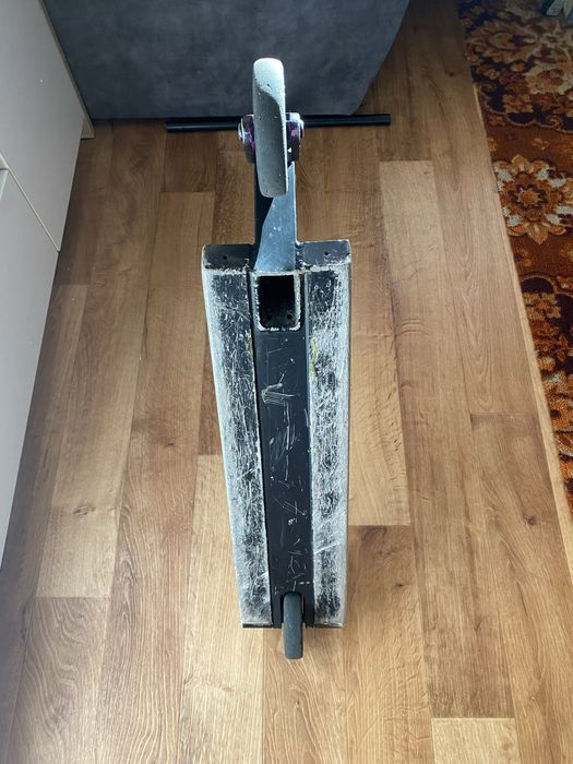 Трюковой  самокат Axel Storm б/у