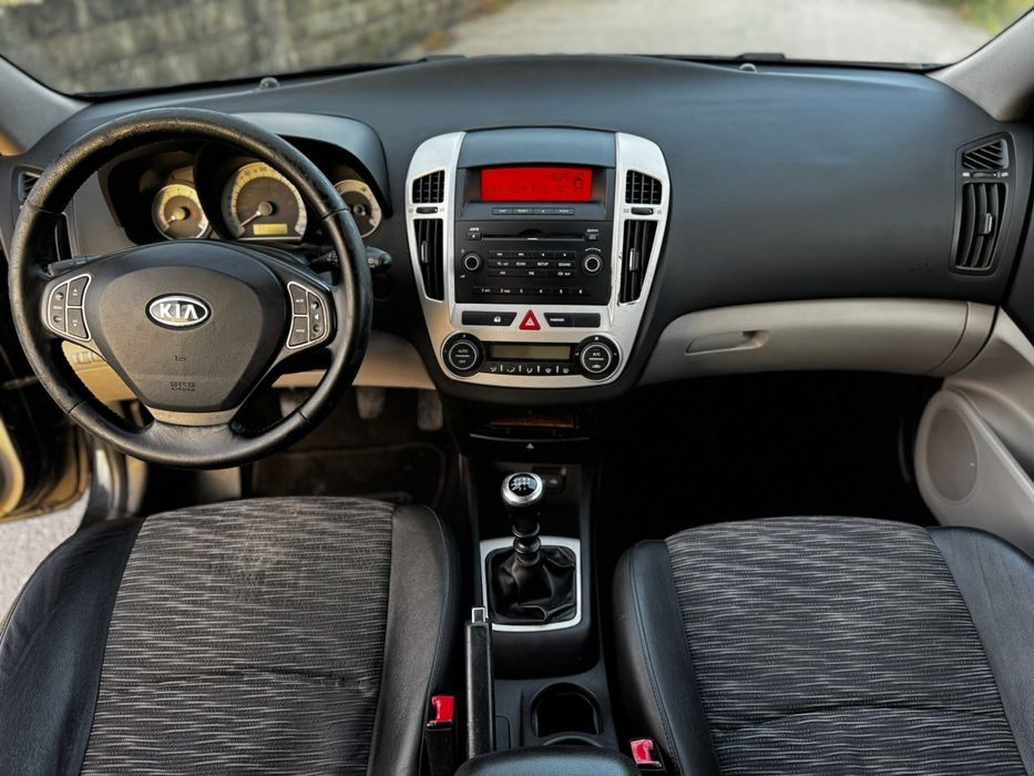 Kia Ceed 1.4 gasolina, ano 2008