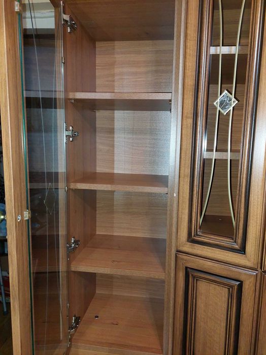 Kredens drewniany – duży, elegancki, klasyczny styl