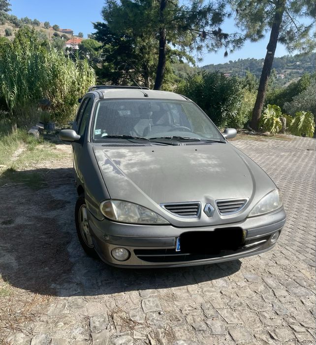 Renault Megane cinzento