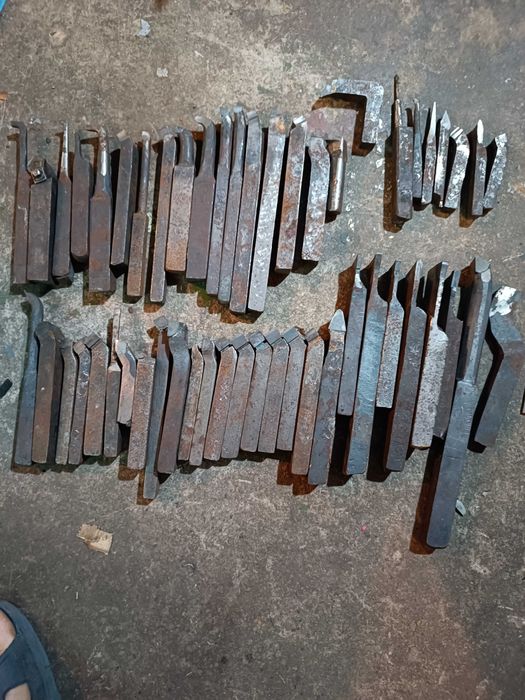 продам токарний инструмент