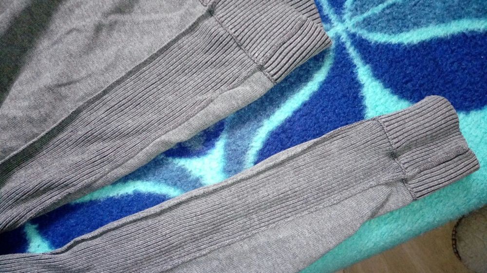 Bluza-sweter rozpinana. GUESS