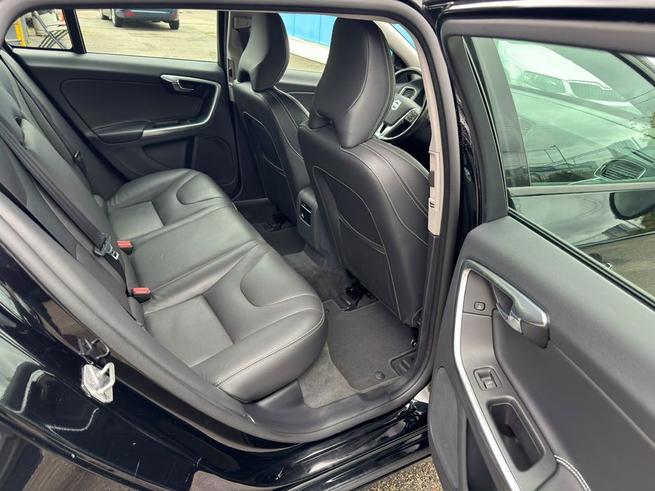 VOLVO V60 RESTYLING D4 2.0 Diesel 190 к.с. 8-ст. автомат